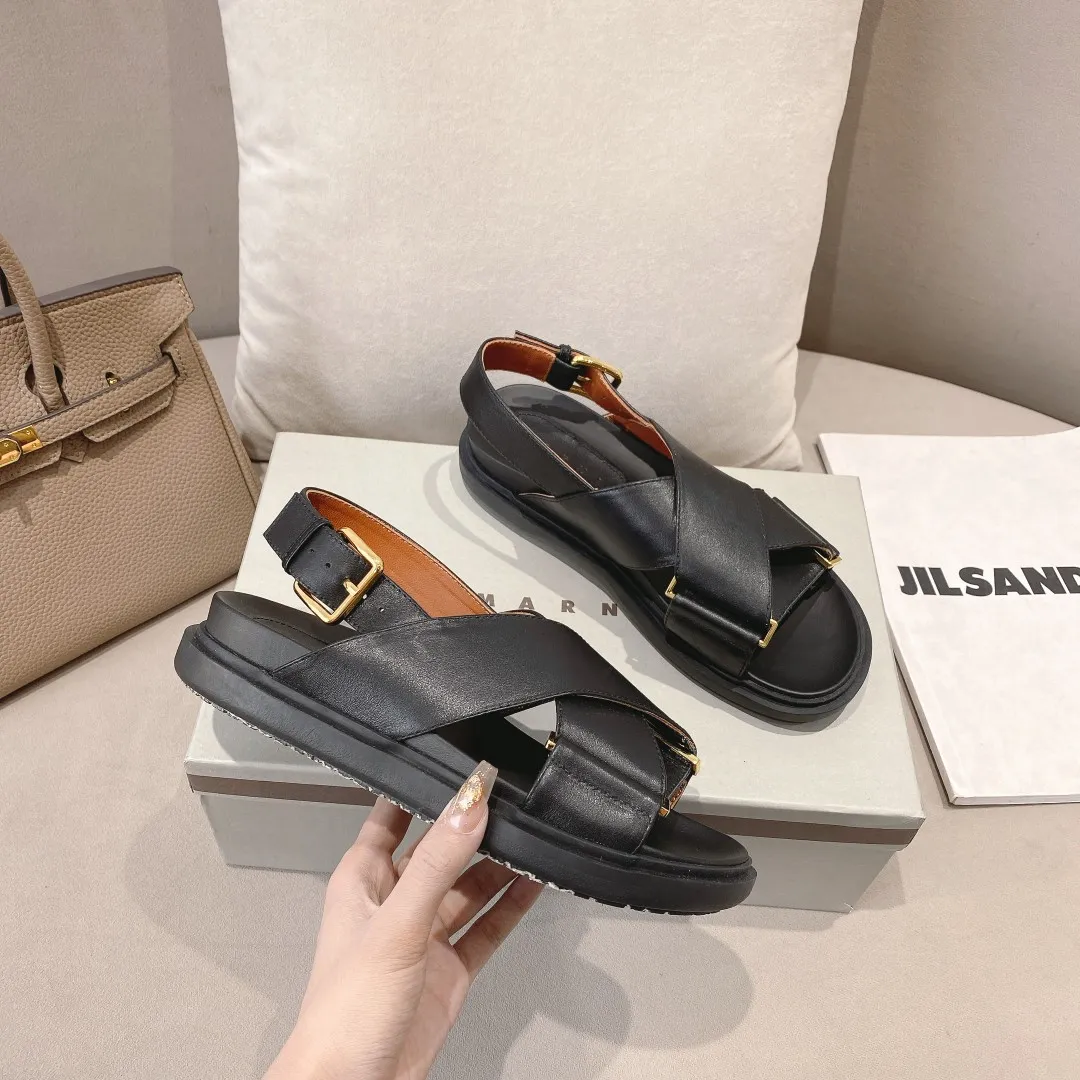 👟👟Ex-factory price 440👟👟 Marni Mani, popular online celebrity style, Taobao, popular single style in physical stores! Thick-soled, elevated classic cross-strap, color-blocked flat-soled cowhide open-toe European and American style women's sandals. Fabric: Cowhide Lining: Sheepskin Outsole: Rubber Button: Gold Size: 35-40